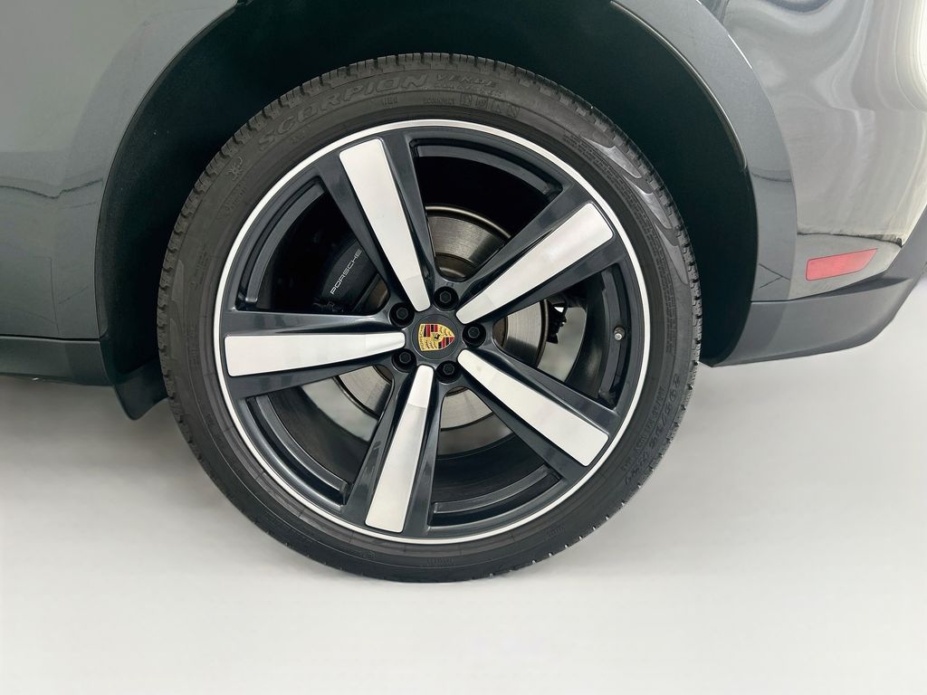 Thumbnail: 2025 Porsche Macan - 30