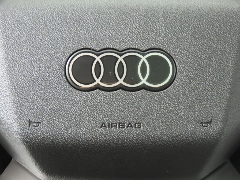 Thumbnail: 2025 Audi Q6 e-tron - 17