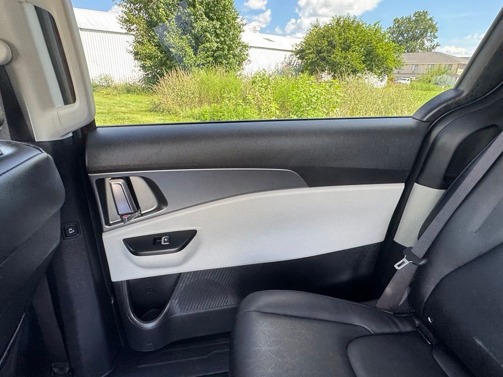 Used 2022 Kia Carnival Van