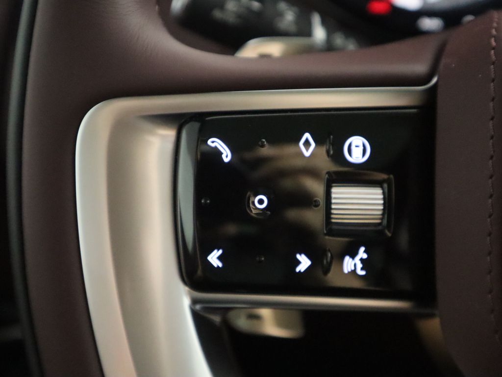 Thumbnail: 2025 Land Rover Range Rover - 12