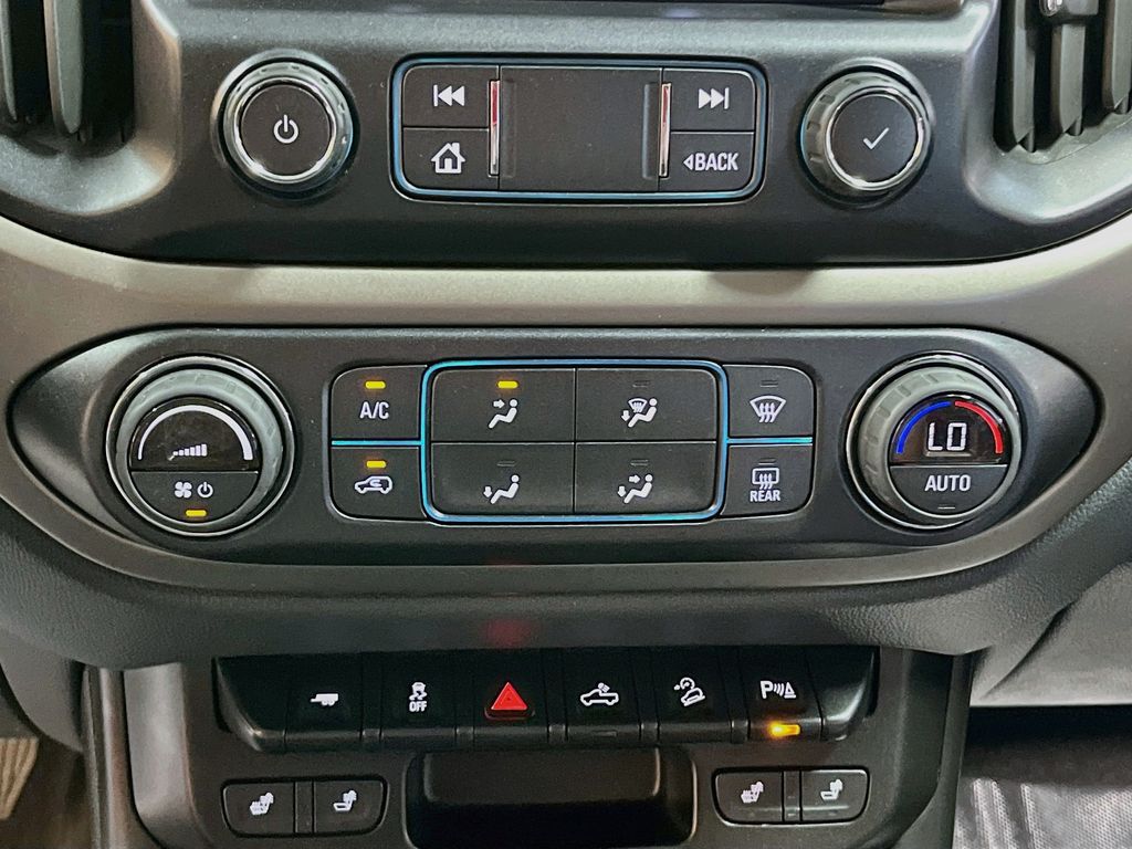Used 2022 Black Chevrolet Z71 image 16