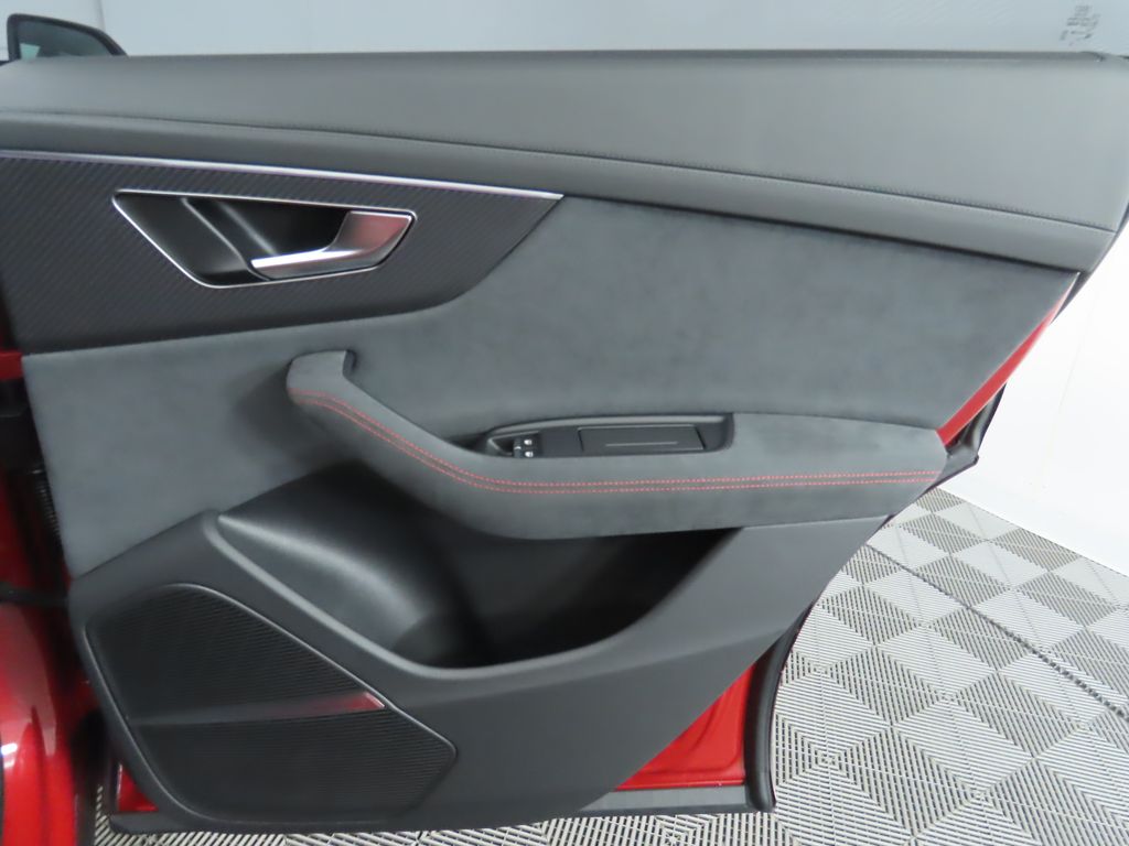 Thumbnail: 2025 Audi RS Q8 - 29