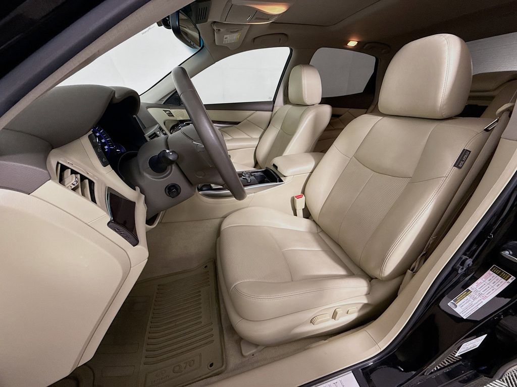 Thumbnail: 2019 INFINITI Q70 - 22