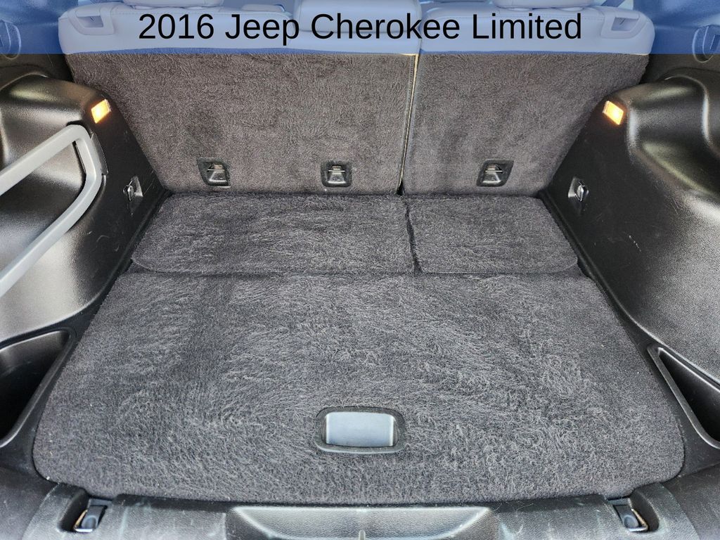 2016 Jeep Cherokee Limited 30