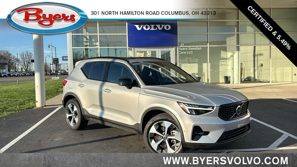 2025 Volvo XC40 B5 Plus Dark Theme AWD