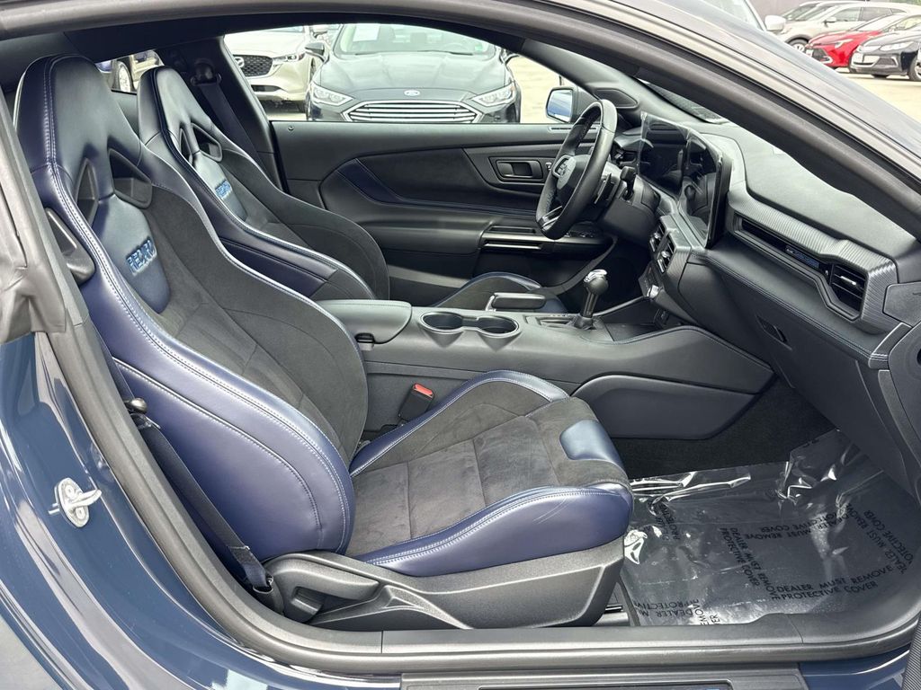 2025 Ford Mustang Dark Horse - Photo 15