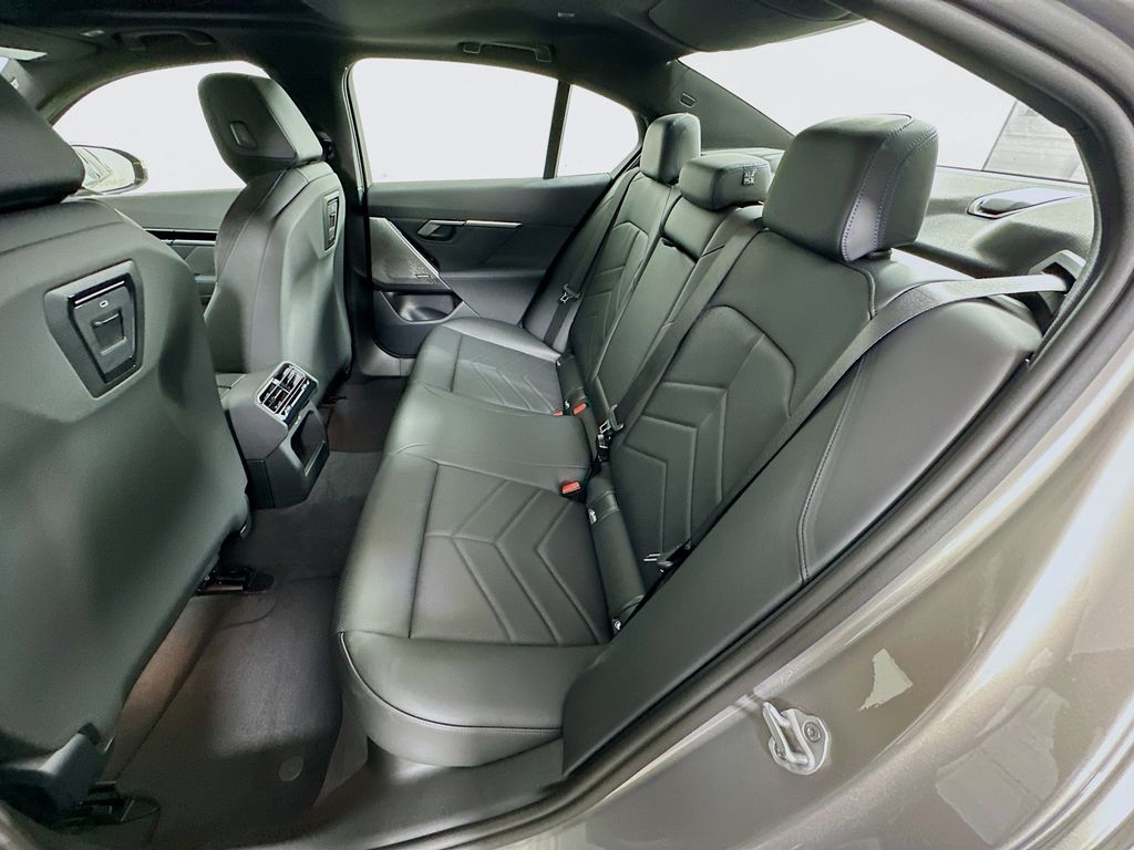 Thumbnail: 2026 BMW 5 Series - 17