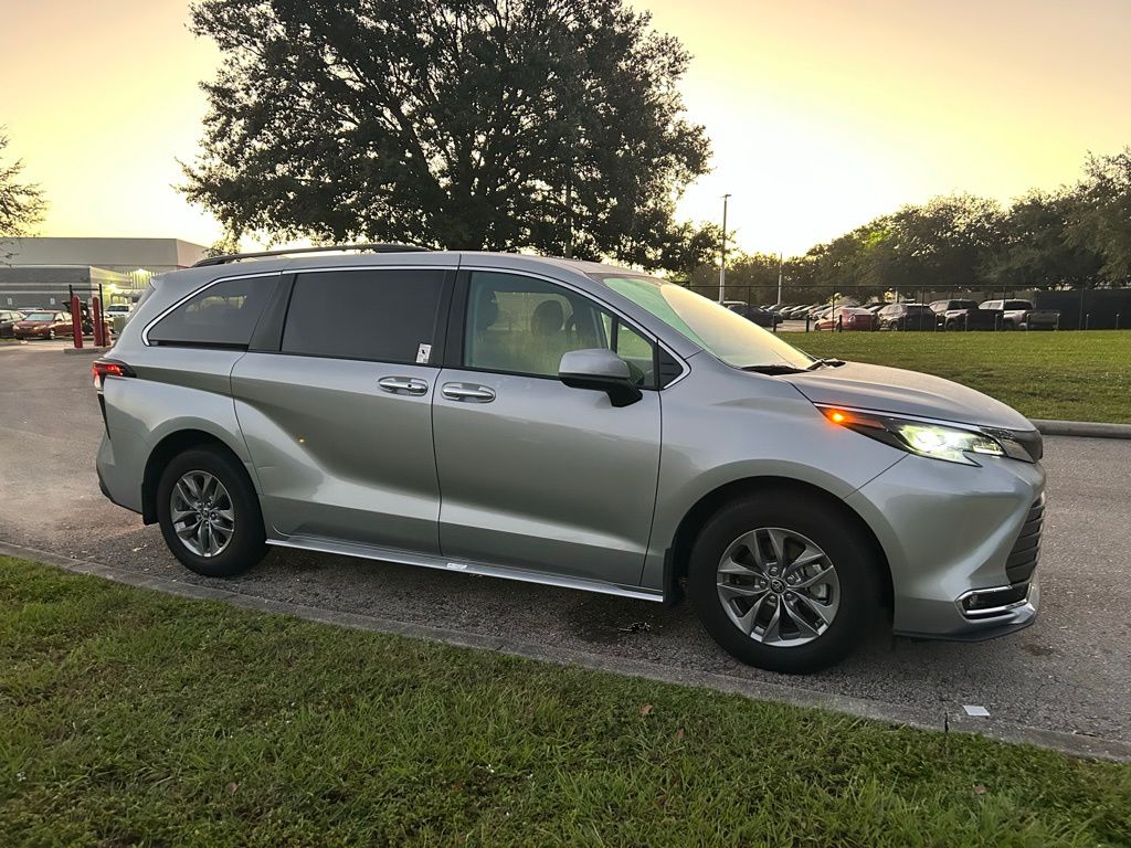 Thumbnail: 2024 Toyota Sienna - 7