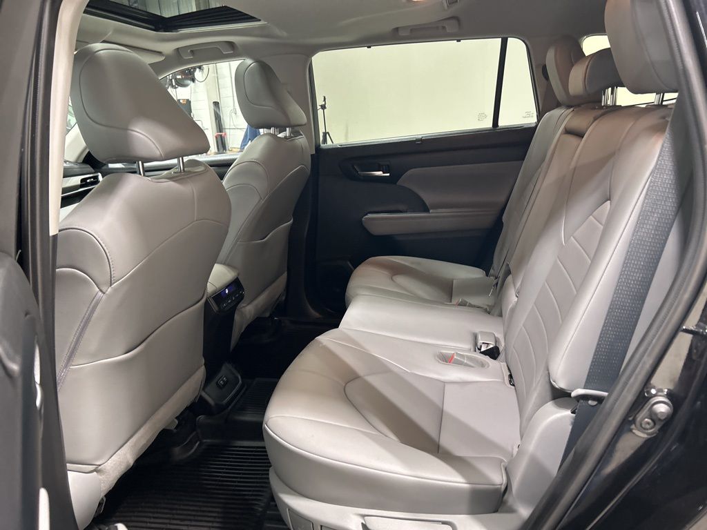 used 2021 Toyota Highlander car, priced at $34,908