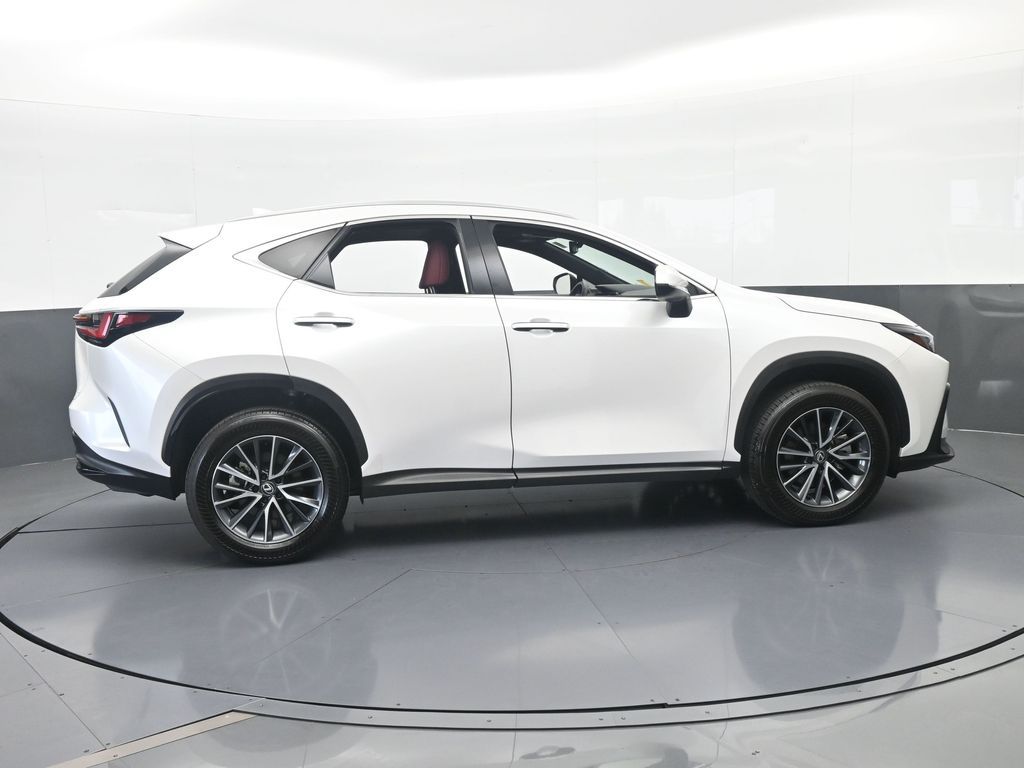 View vehicle photo 7
