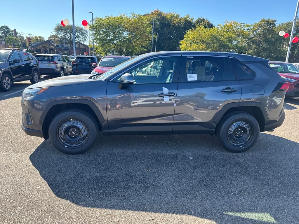 2025 Toyota RAV4 LE photo 4