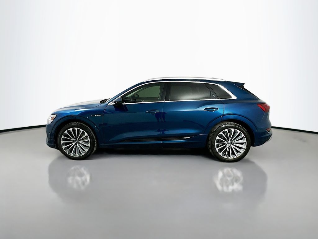 Thumbnail: 2019 Audi e-tron - 8