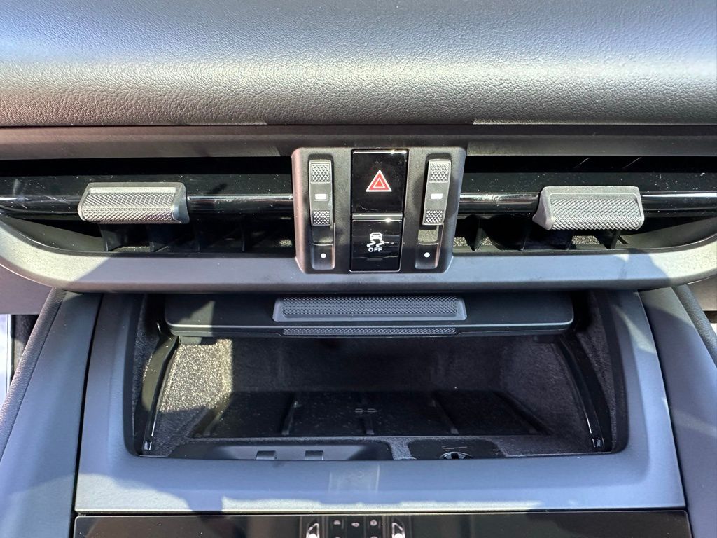 Thumbnail: 2024 Porsche Macan - 24