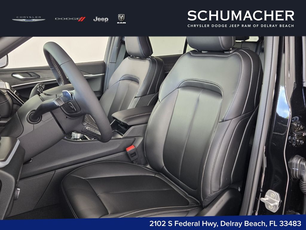 new 2025 Jeep Grand Cherokee car, priced at $43,985