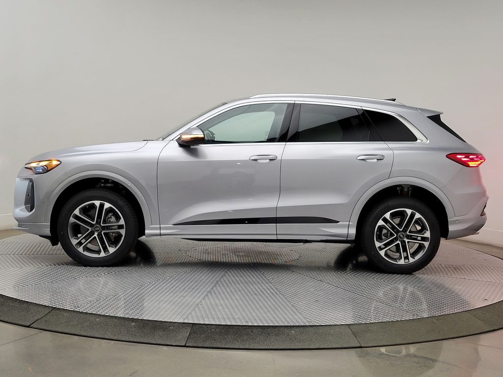 Thumbnail: 2026 Audi Q5 - 3