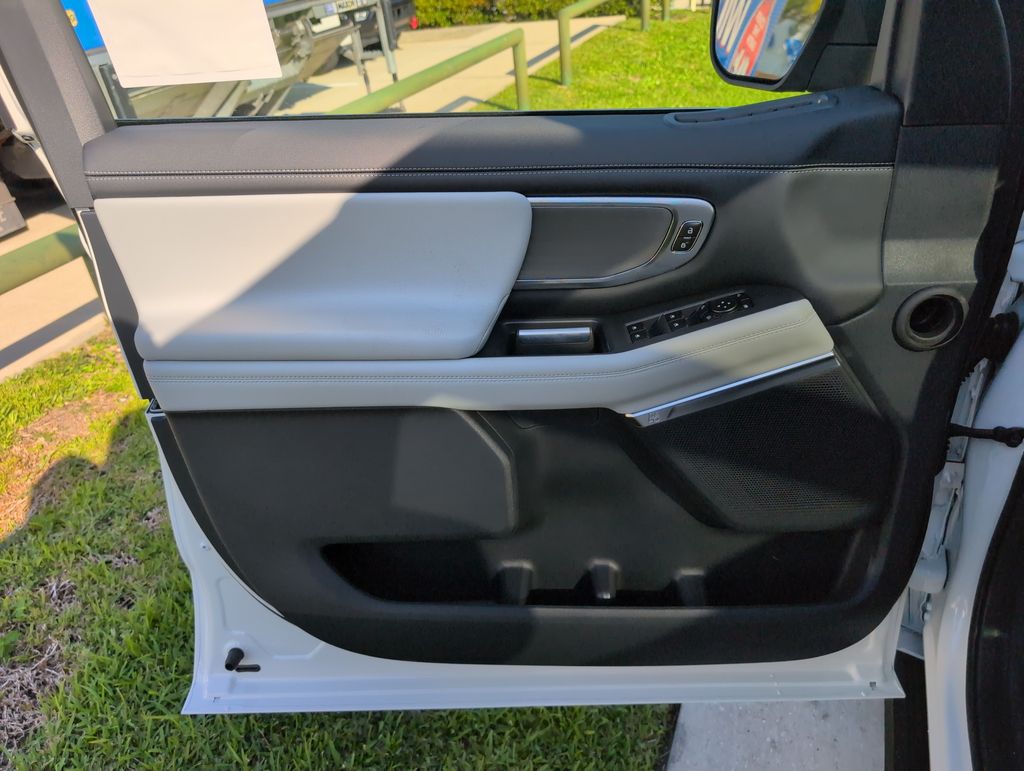 New 2027 White Ford Platinum image 30