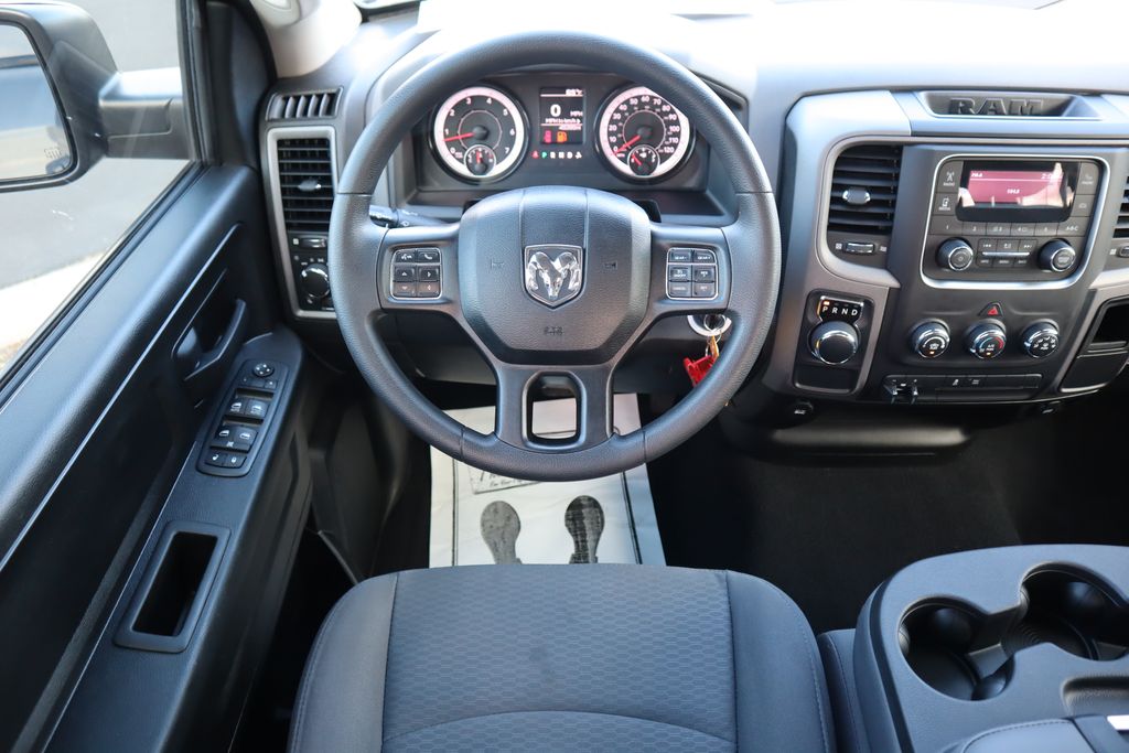 Thumbnail: 2020 RAM 1500 Classic - 10