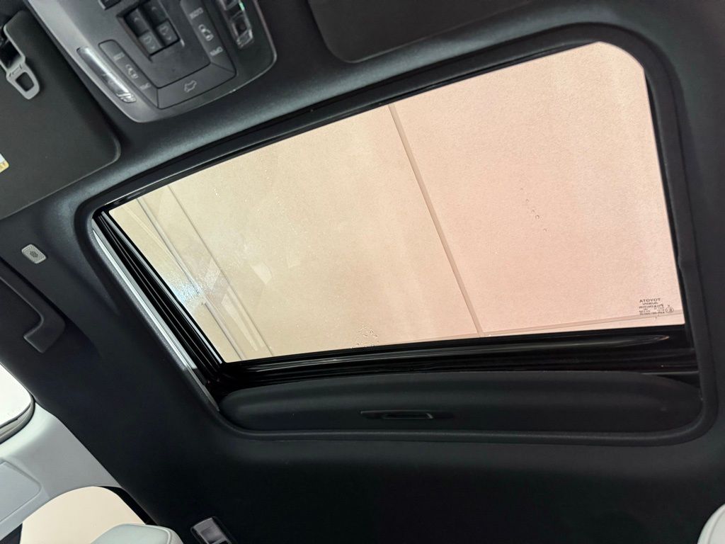 Thumbnail: 2025 Toyota Sienna - 18