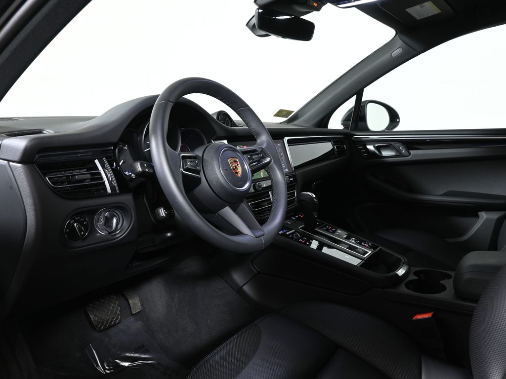 Thumbnail: 2025 Porsche Macan - 4