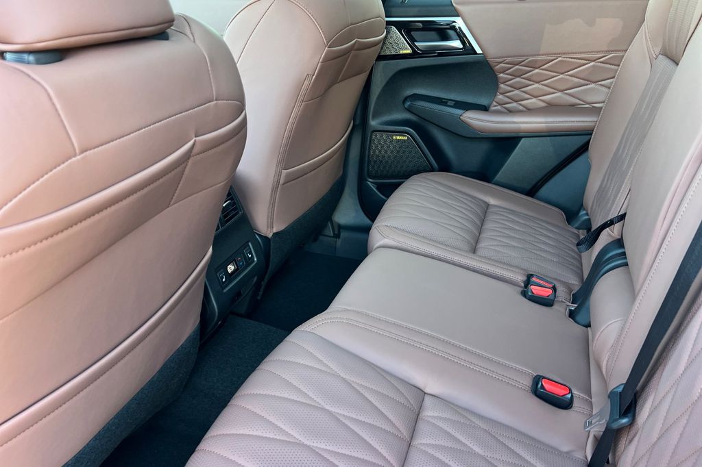 2026 Mitsubishi Outlander SEL - Photo 13