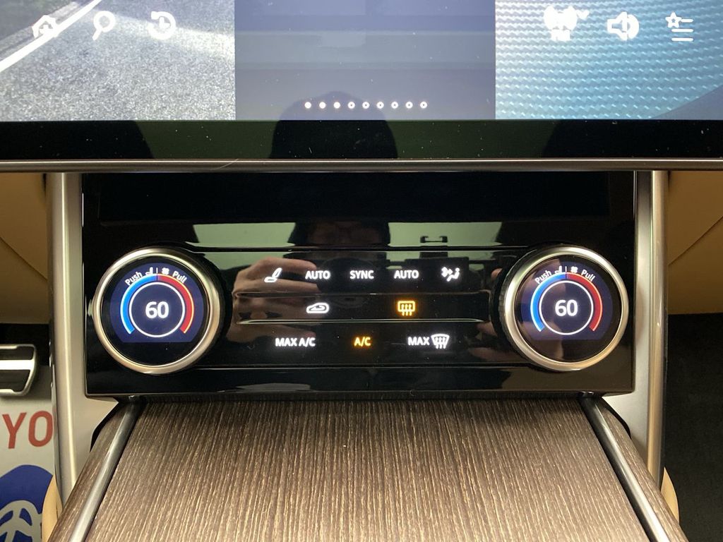 2023 Land Rover Range Rover SE 19