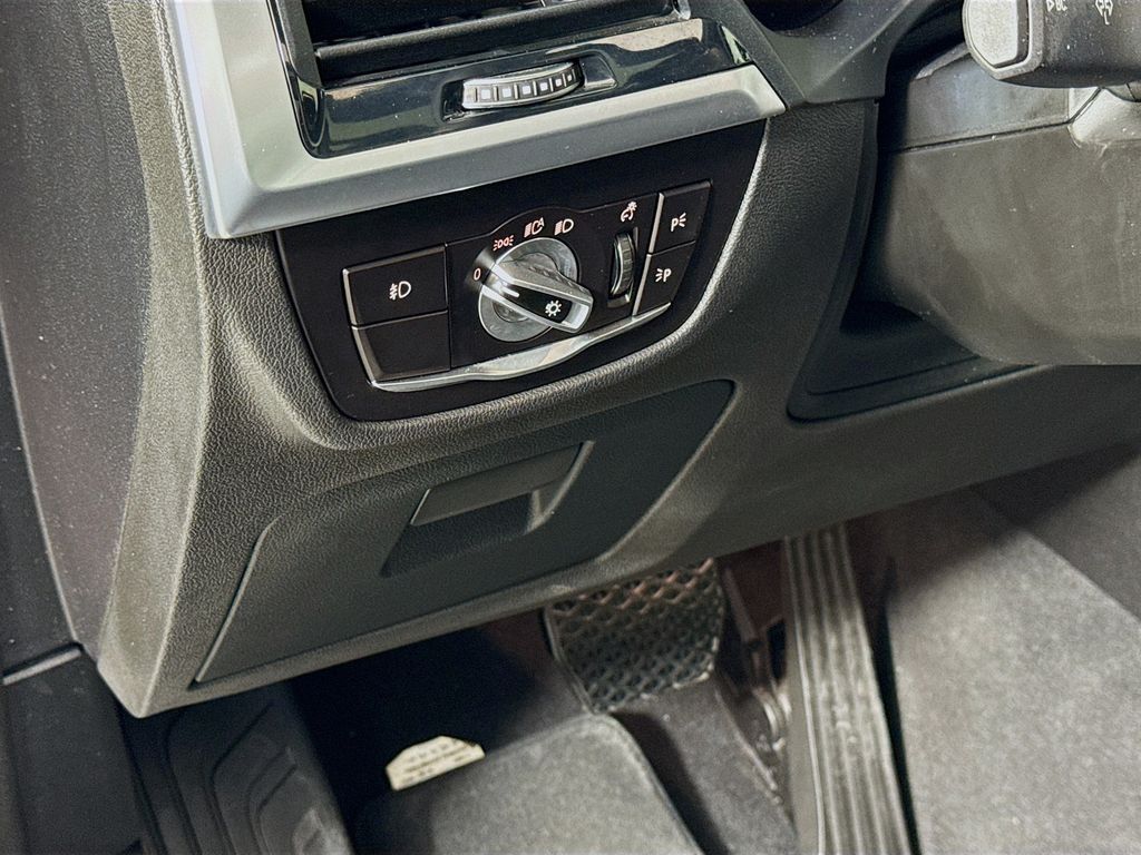 Thumbnail: 2021 BMW X3 - 10