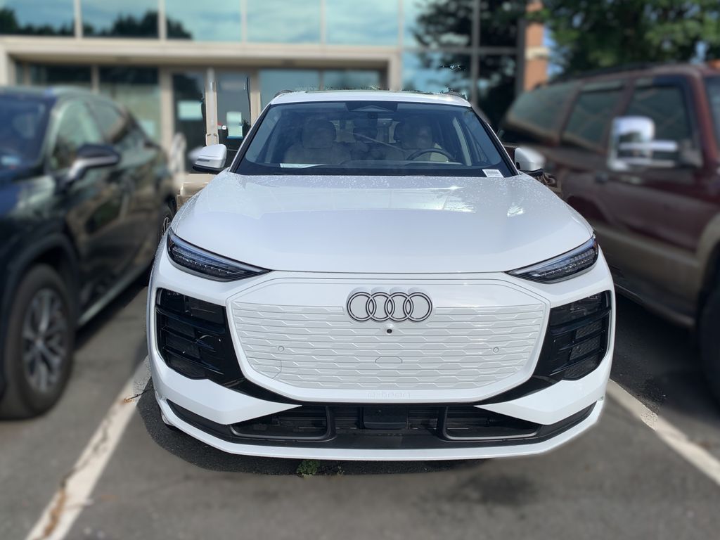 Thumbnail: 2025 Audi Q6 e-tron - 2