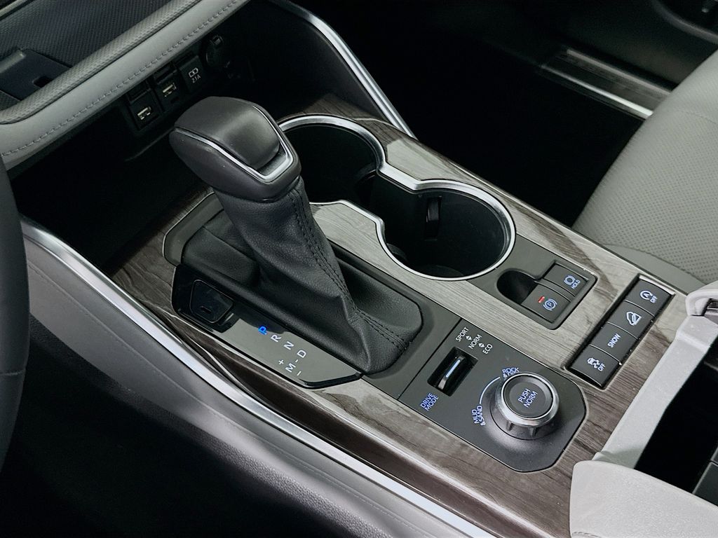 Thumbnail: 2021 Toyota Highlander - 17