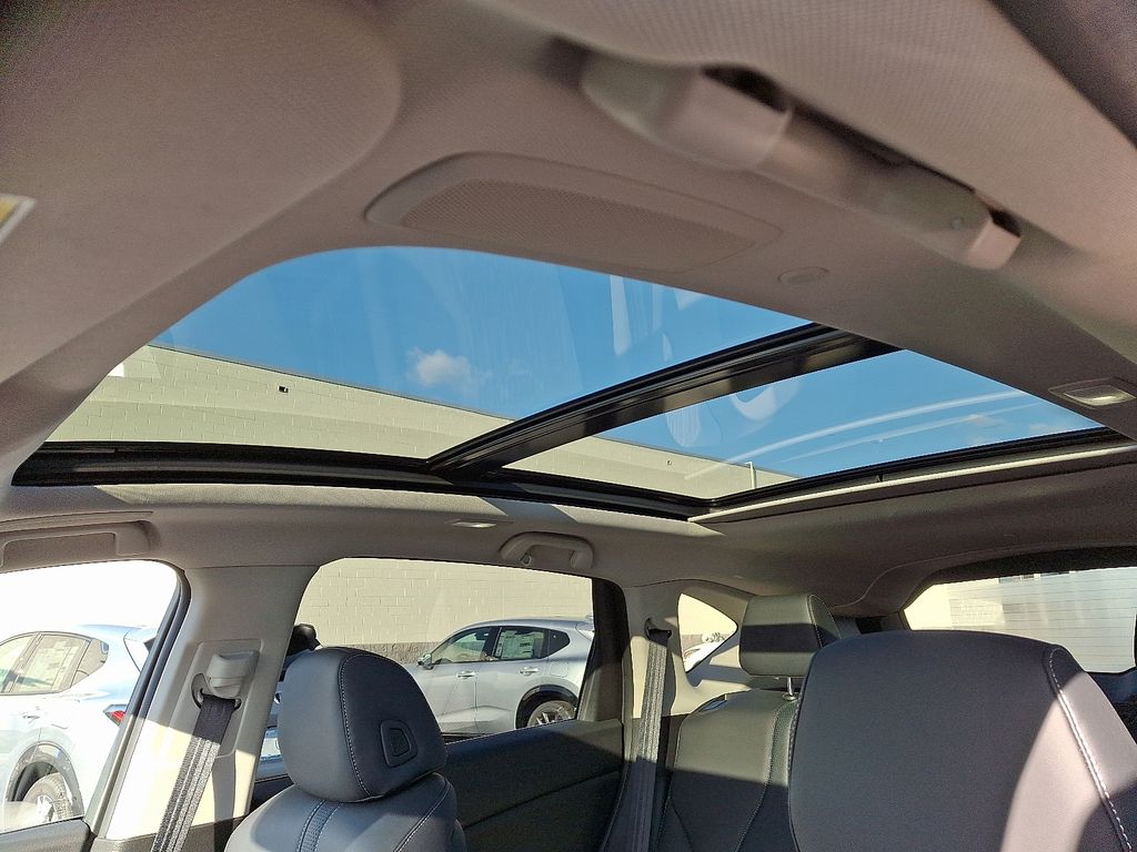 Thumbnail: 2025 Acura RDX - 15