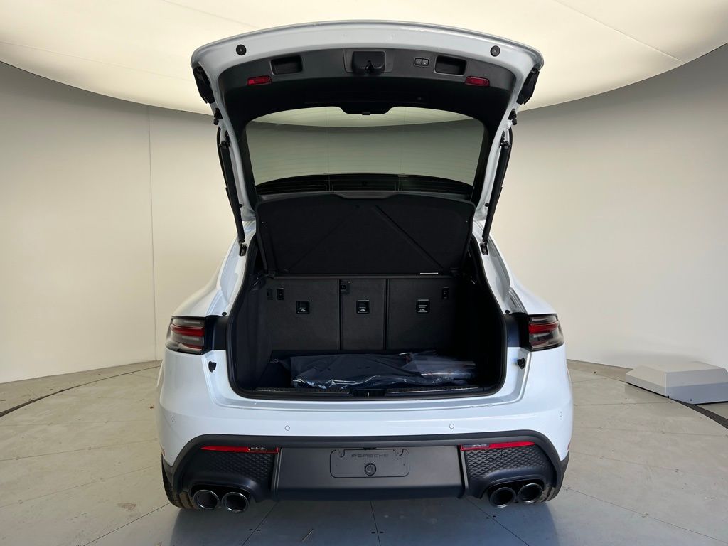 Thumbnail: 2026 Porsche Macan - 20