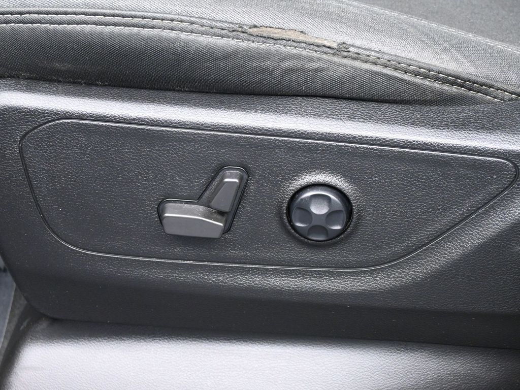 Used 2021 Diamond Black Crystal Pearlcoat Ram Big Horn/Lone Star image 12