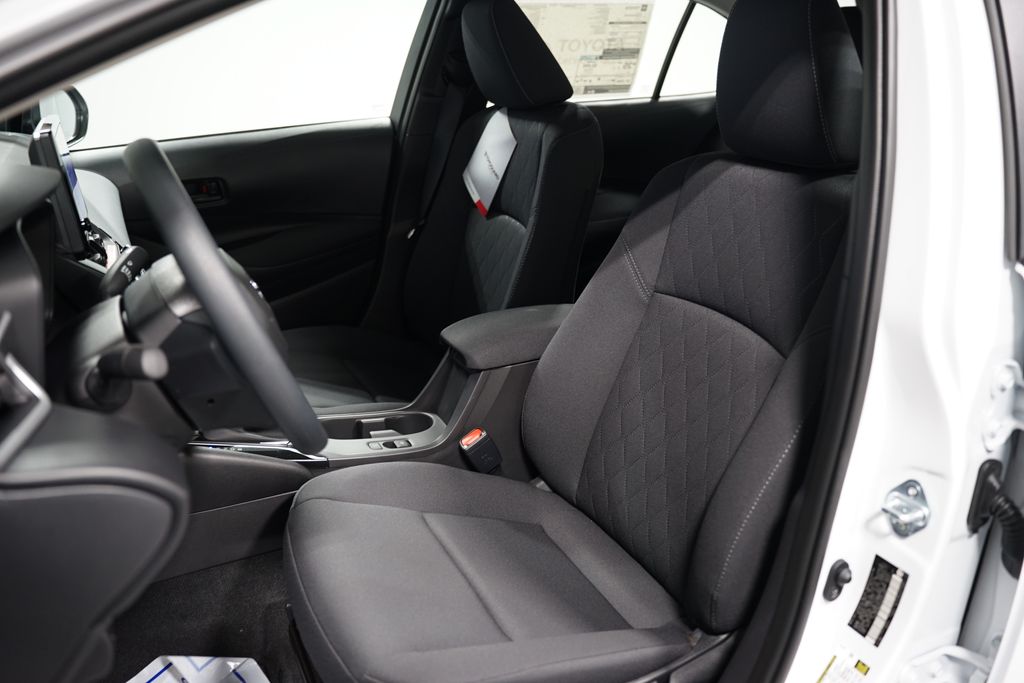 2025 Toyota Corolla LE 24