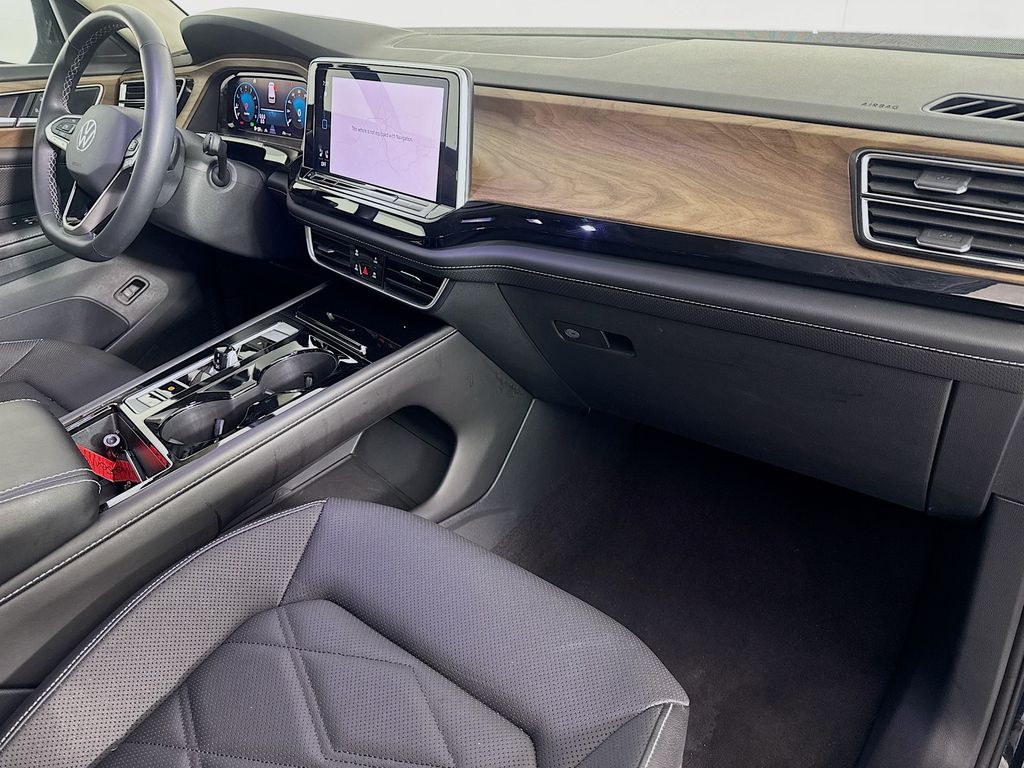 2024 Volkswagen Atlas 2.0T SE w/Technology photo