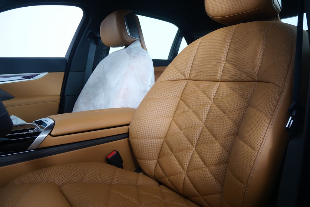 Thumbnail: 2025 BMW 7 Series - 11