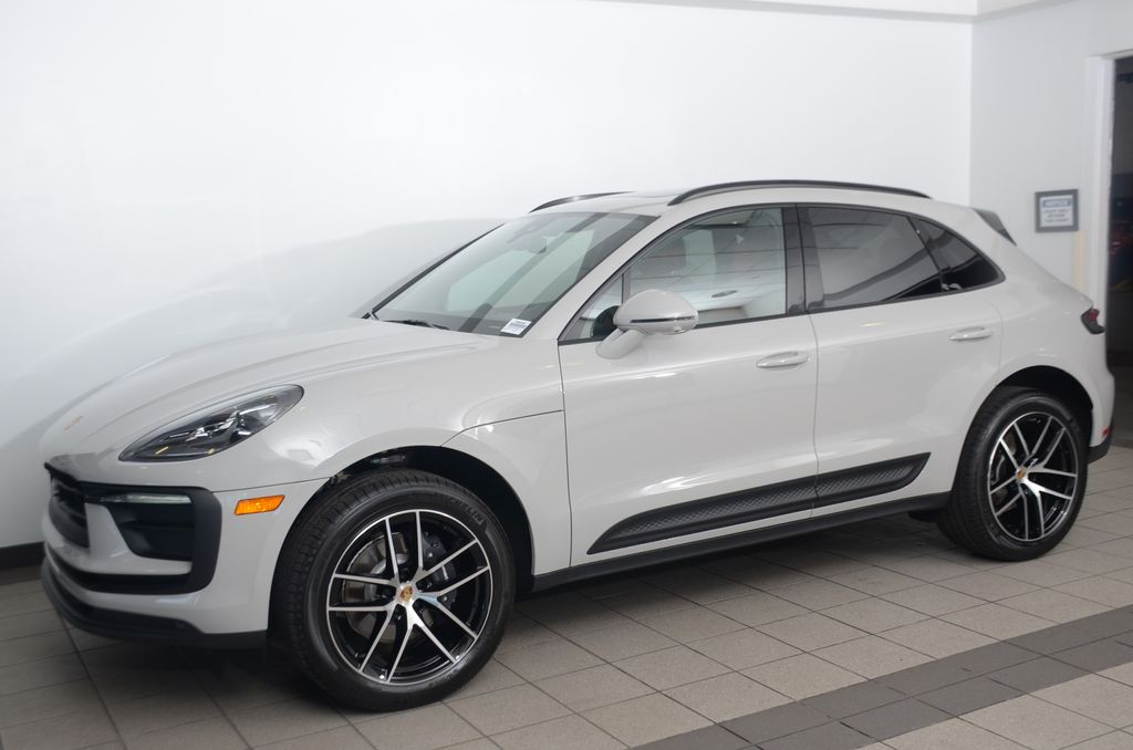 2024 Porsche Macan  -
                Beachwood, OH