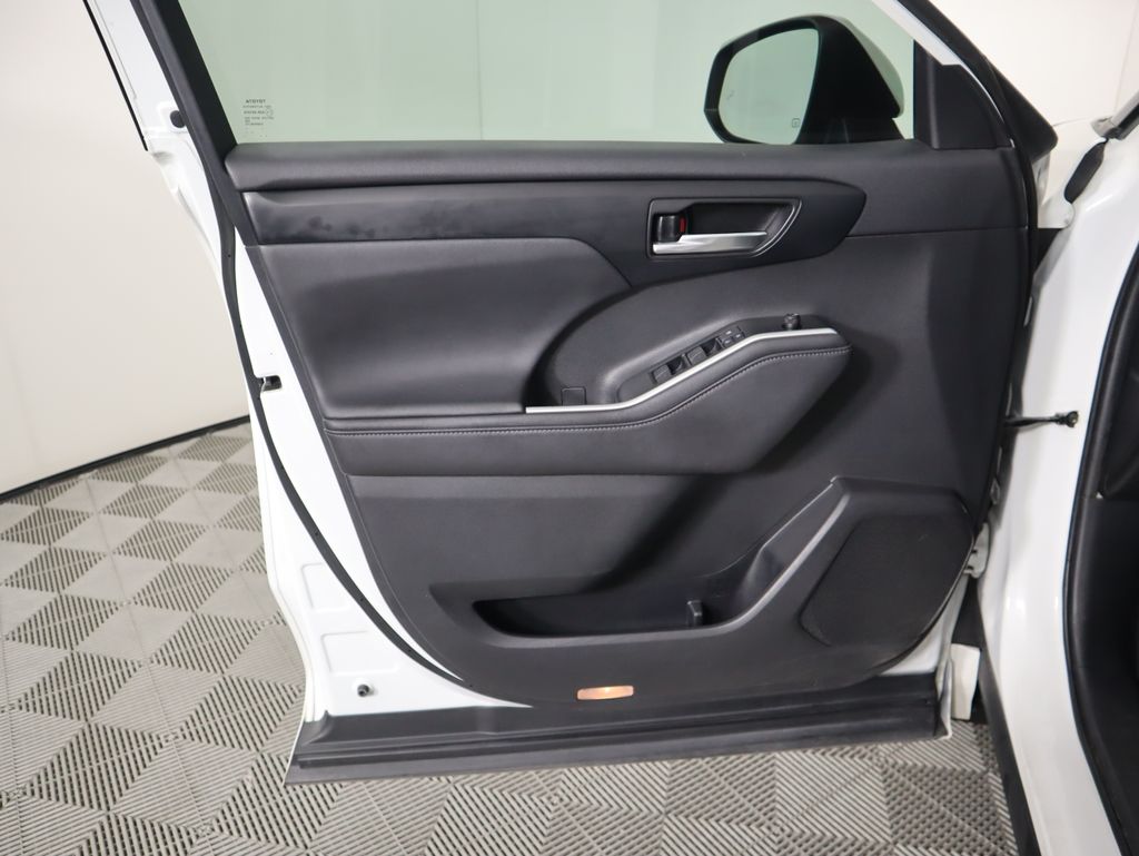 2020 Toyota Highlander XLE 24