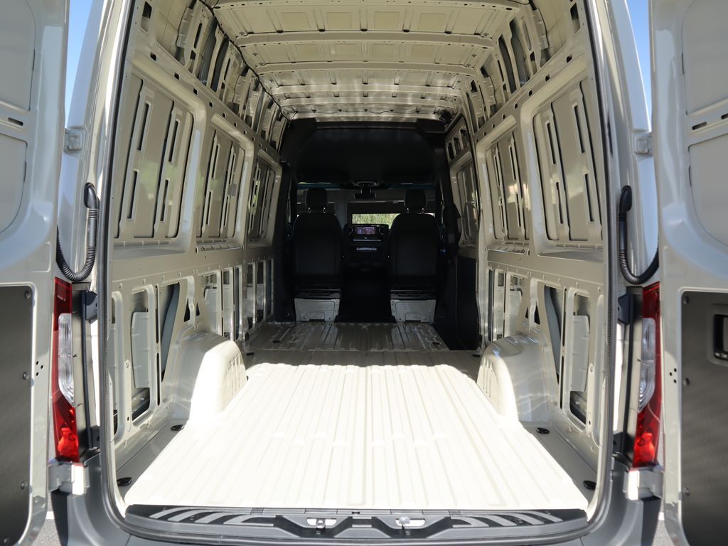 Thumbnail: 2025 Mercedes-Benz Sprinter - 31