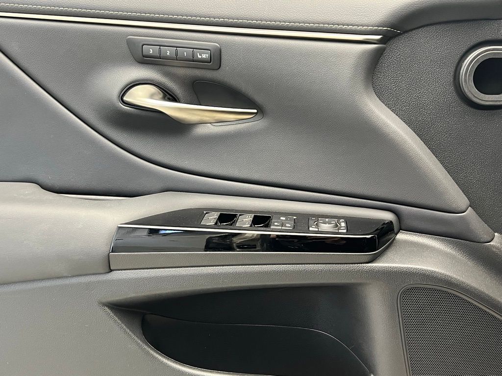 Thumbnail: 2023 Lexus ES - 20