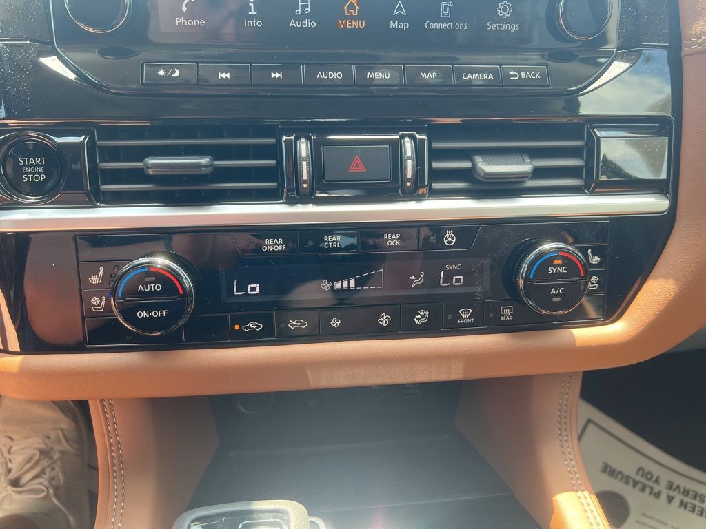 2025 Everest White Pearl Tricoat Nissan Pathfinder Platinum 4X4 SUV