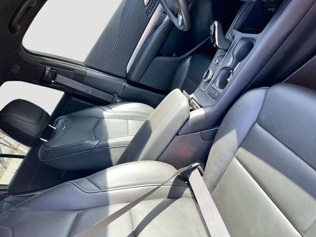 Used 2024 White Cadillac Premium Luxury image 27