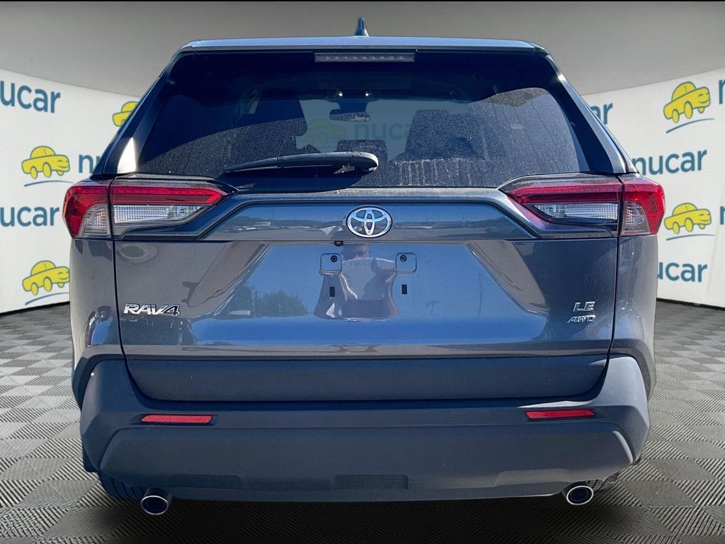 2023 Toyota RAV4 — photo 3