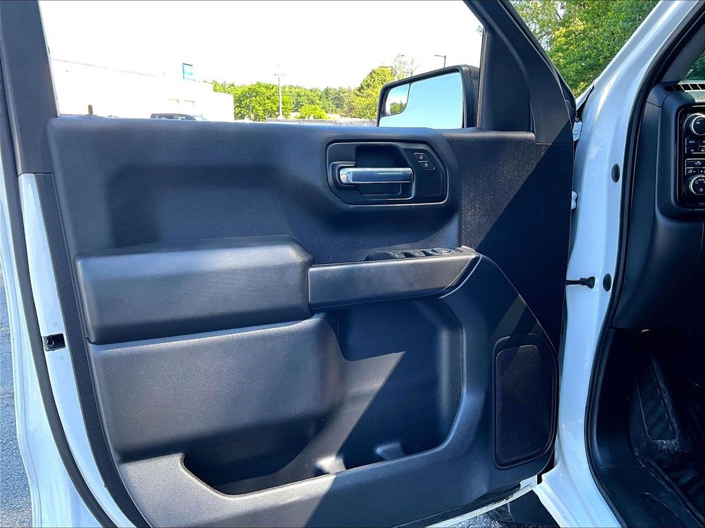 2023 Chevrolet Silverado 1500 — photo 9