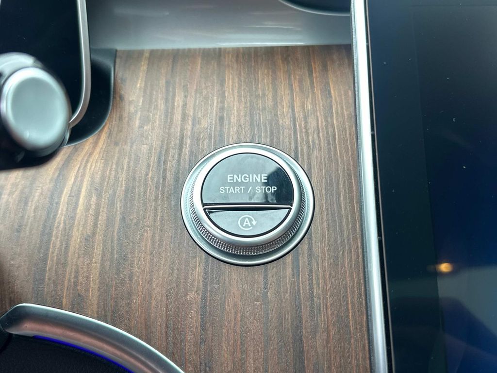 Thumbnail: 2025 Mercedes-Benz C-Class - 31