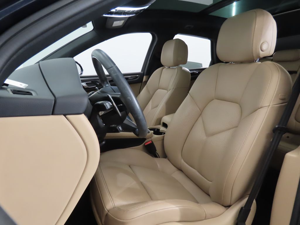 Thumbnail: 2023 Porsche Macan - 5