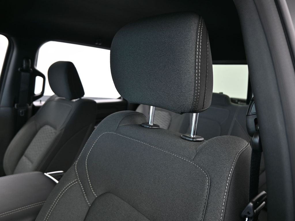 New 2026 Diamond Black Crystal Pearlcoat Ram Express image 16