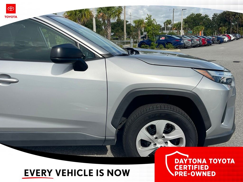 2024 Toyota RAV4 LE - Photo 9