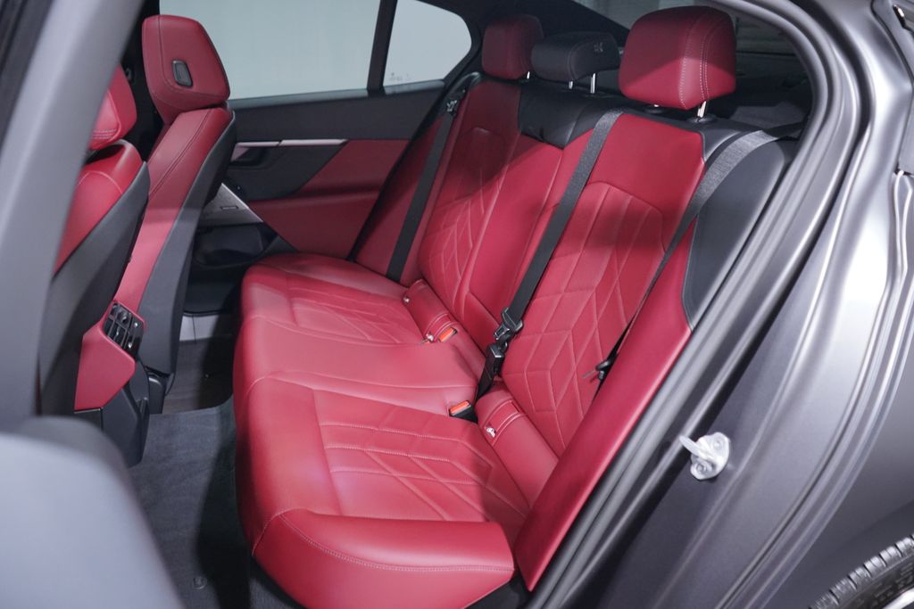 Thumbnail: 2025 BMW i5 - 9