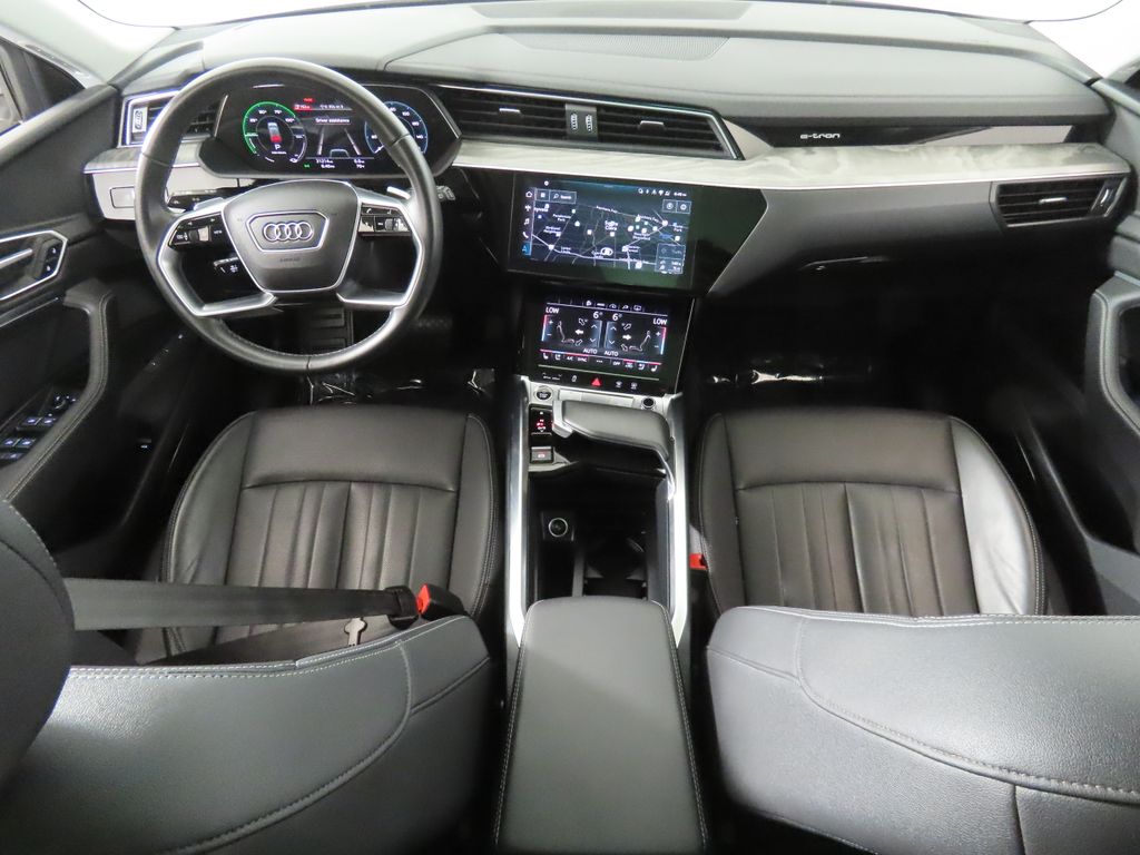 Thumbnail: 2023 Audi e-tron - 12