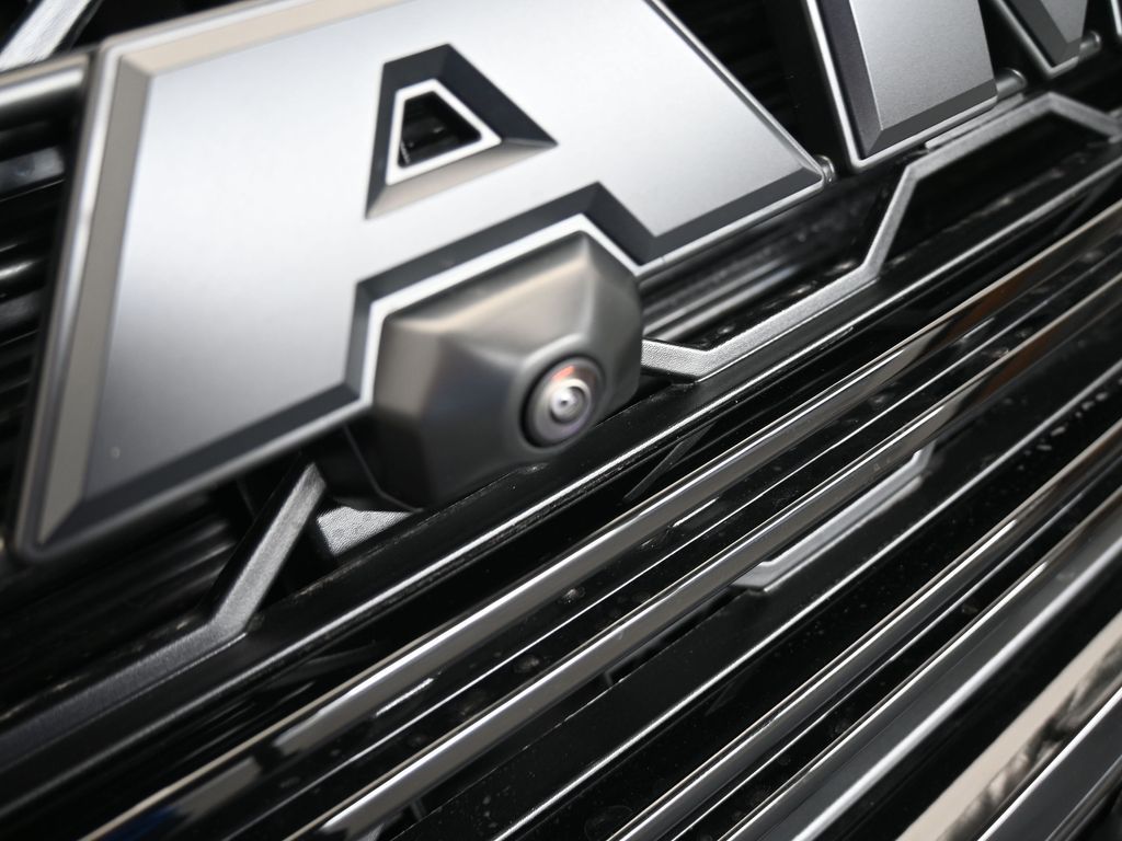 New 2026 Diamond Black Crystal Pearlcoat Ram Laramie image 45