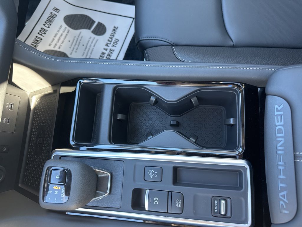 2025 Everest White Pearl Tricoat Nissan Pathfinder SL FWD SUV